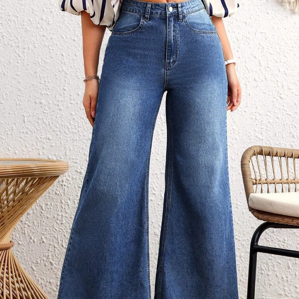 Dark Wash Casual Women's Loose-Fit Wide Leg Jeans w/Frayed Hem & Side Pockets - Picture 4 of 6